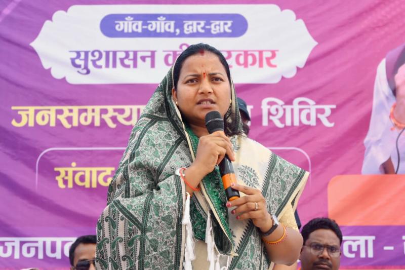सुशासन तिहार: मंत्री लक्ष्मी राजवाड़े ने सुनीं 17 गांवों की समस्याएं